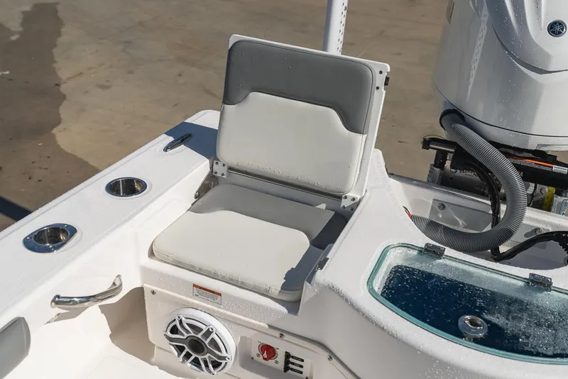 Slide: The Image of 2023 Everglades 243cc Sport Station boat seat and console detail. - 42