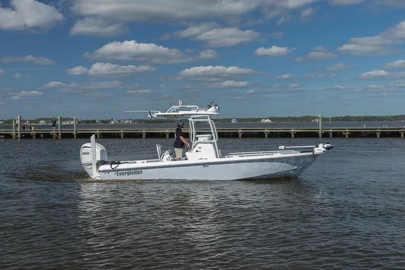 Slide: The Image of 2023 Everglades 243cc Sport Station boat cruising on a sunny day. - 5
