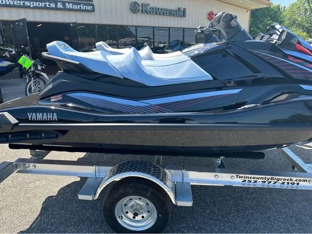 Slide: The Image of Yamaha VX Cruiser 2025 - 3