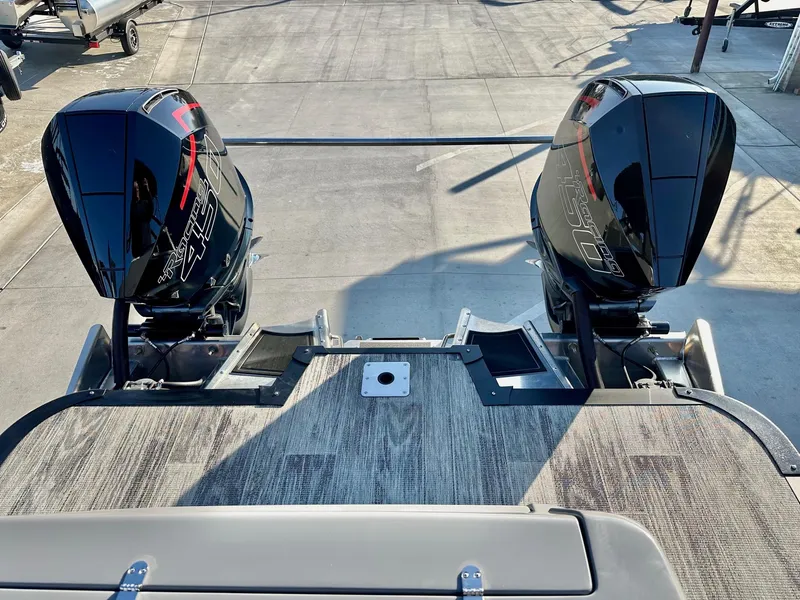 Slide: The Image of Avalon 27' Excalibur LTD Elite Windshield w/ Twin Mercury 450R Motors! 2025 - 7