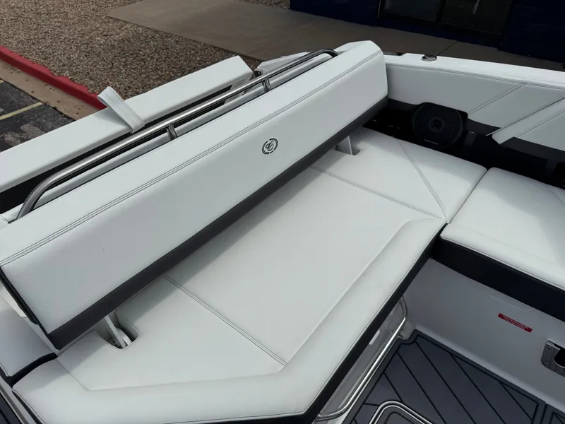 Slide: The Image of Cobalt R8 2025 - 16