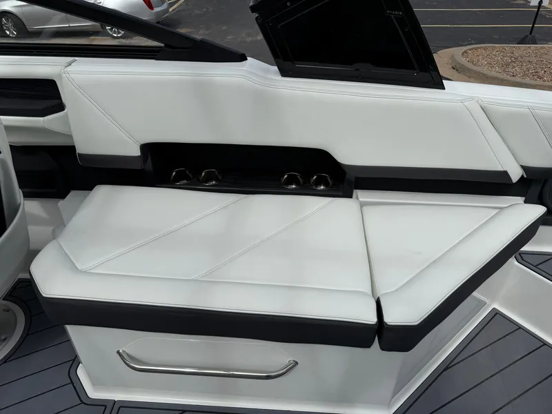 Slide: The Image of Cobalt R8 2025 - 17