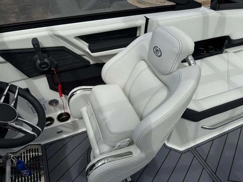 Slide: The Image of Cobalt R8 2025 - 25