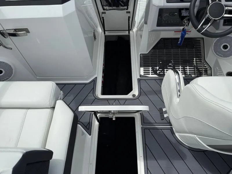 Slide: The Image of Cobalt R8 2025 - 30