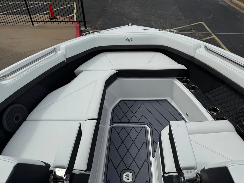 Slide: The Image of Cobalt R8 2025 - 31