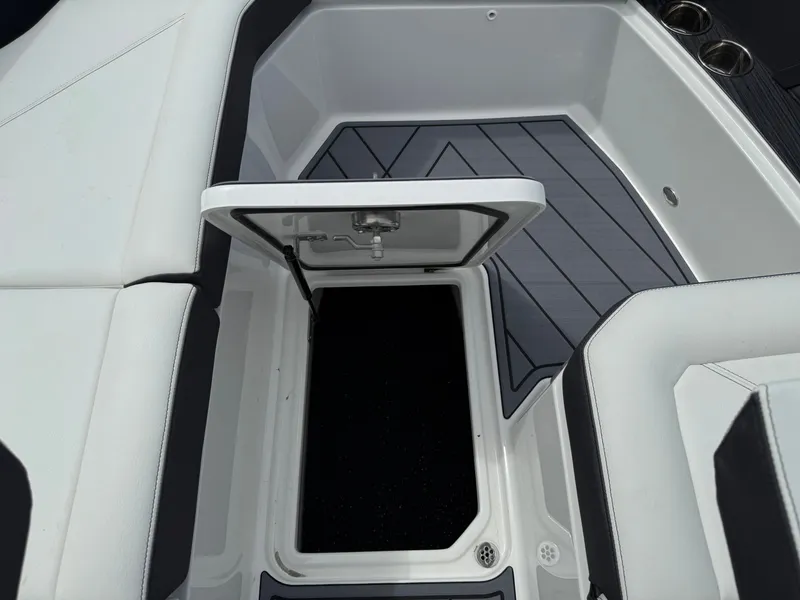 Slide: The Image of Cobalt R8 2025 - 32