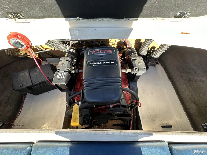 Slide: The Image of Engine compartment of a 2002 Larson 210 SEI boat with Volvo Penta engine. - 8