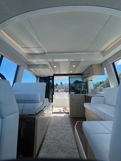 Slide: The Image of Regal 38 Fly 2023 - 14