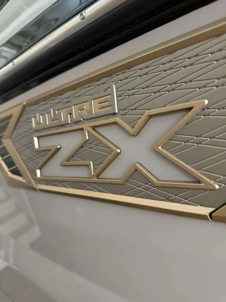 Slide: The Image of Tigé Ultré 23ZX 2025 - 2