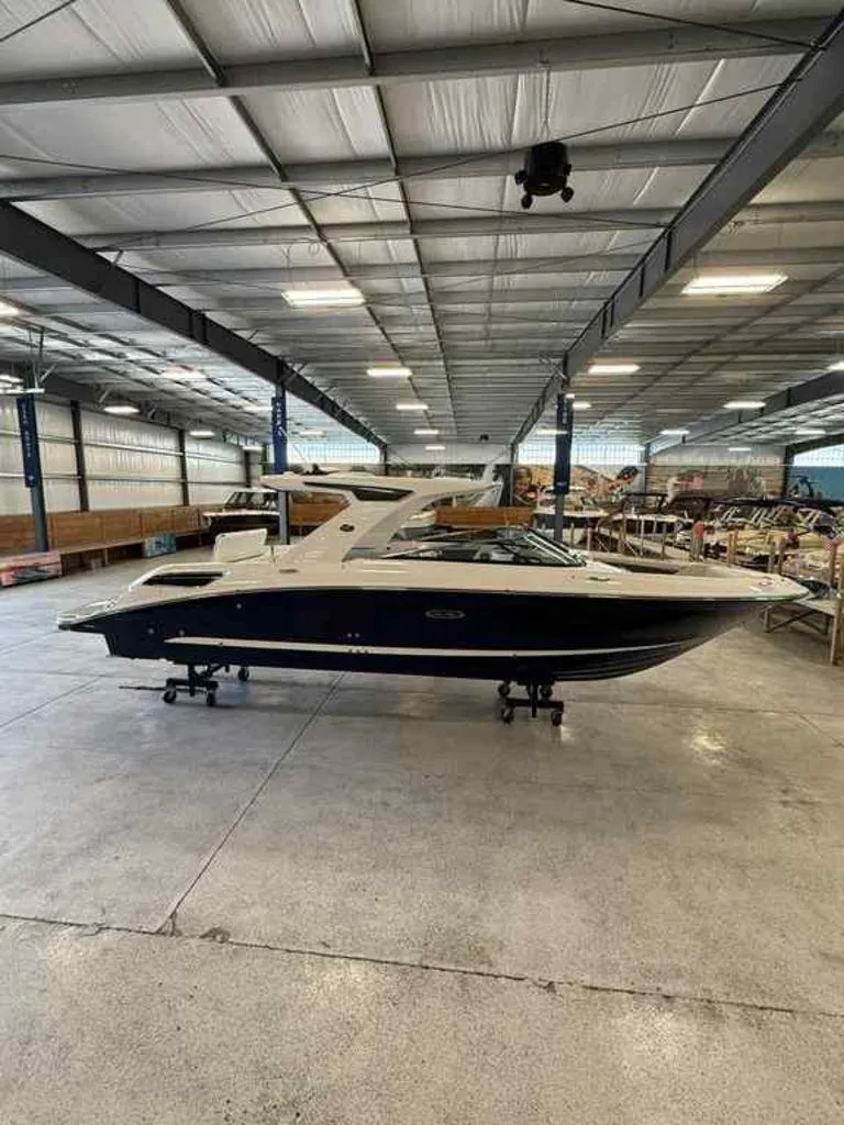 Slide: The Image of Sea Ray SLX 350 2025 - 0