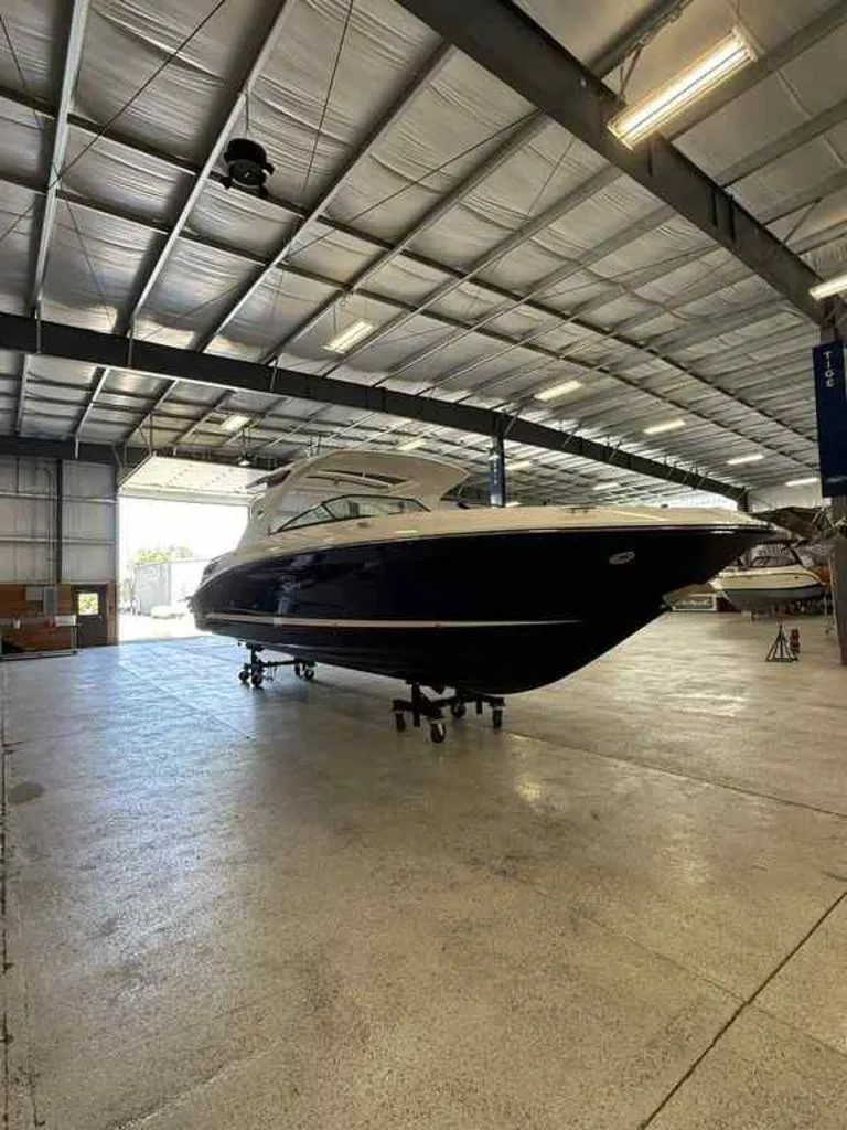 Slide: The Image of Sea Ray SLX 350 2025 - 2