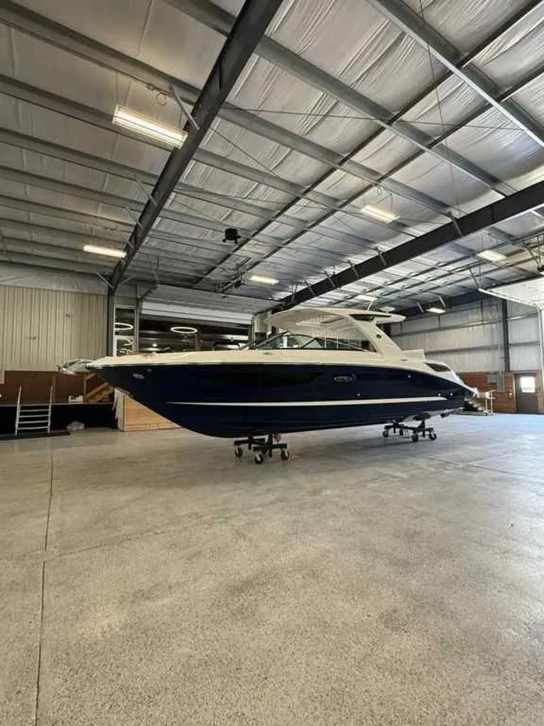Slide: The Image of Sea Ray SLX 350 2025 - 3