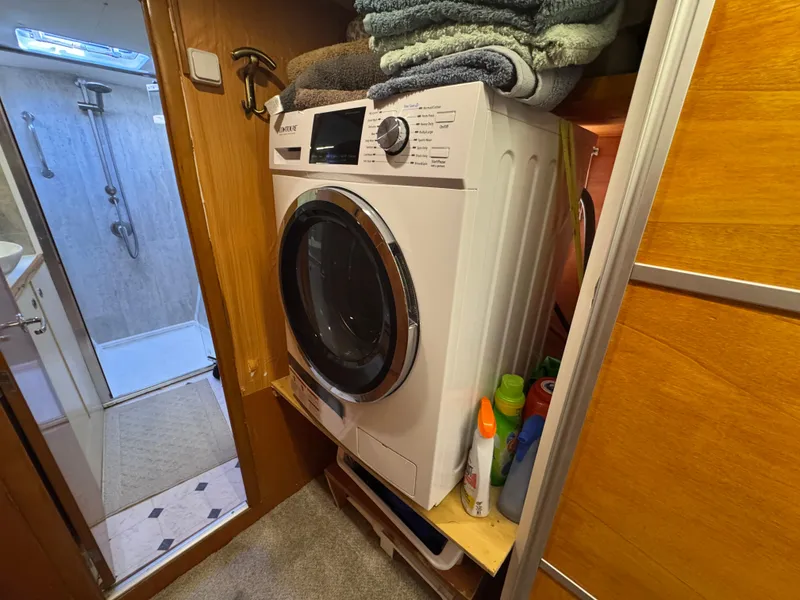 Slide: The Image of Lagoon 410 2001 - 52