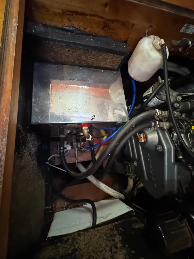 Slide: The Image of Lagoon 410 2001 - 60