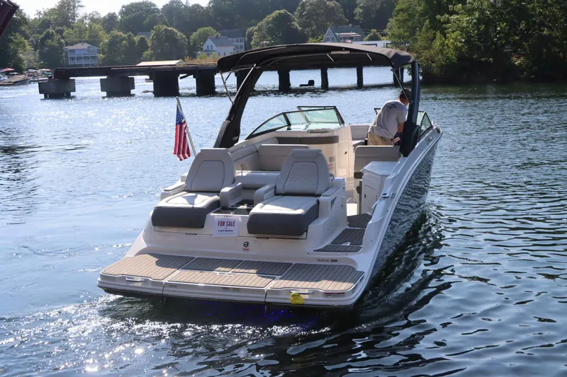 Slide: The Image of Sea Ray 290SDX 2025 - 11