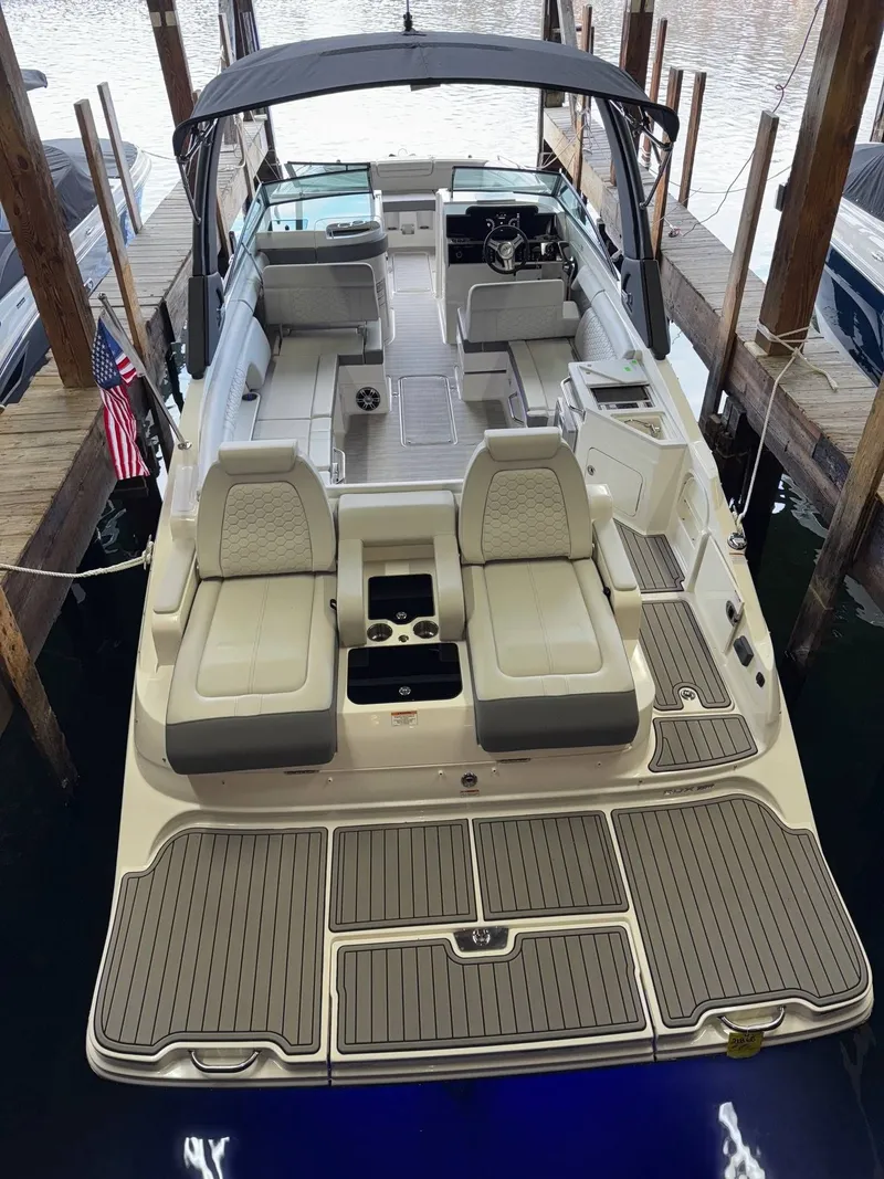 Slide: The Image of Sea Ray 290SDX 2025 - 15