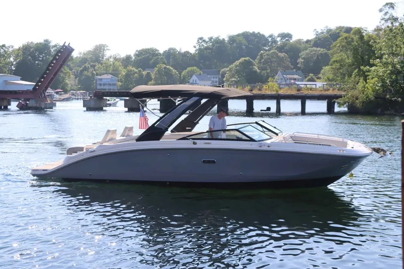 Slide: The Image of Sea Ray 290SDX 2025 - 2