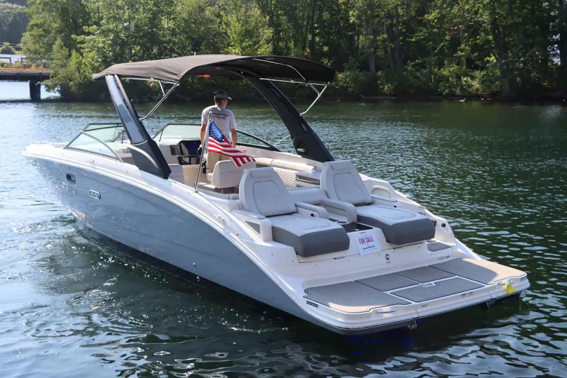 Slide: The Image of Sea Ray 290SDX 2025 - 6