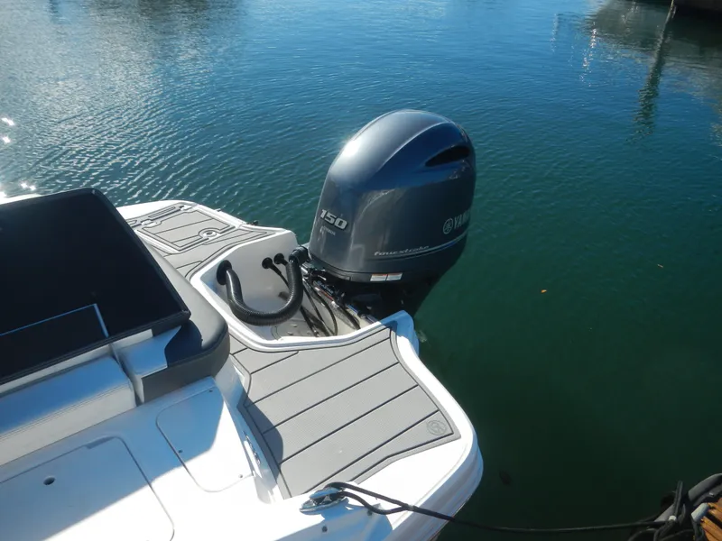 Slide: The Image of 2022 Chaparral 21 SSi OB boat with Yamaha outboard motor on water. - 6