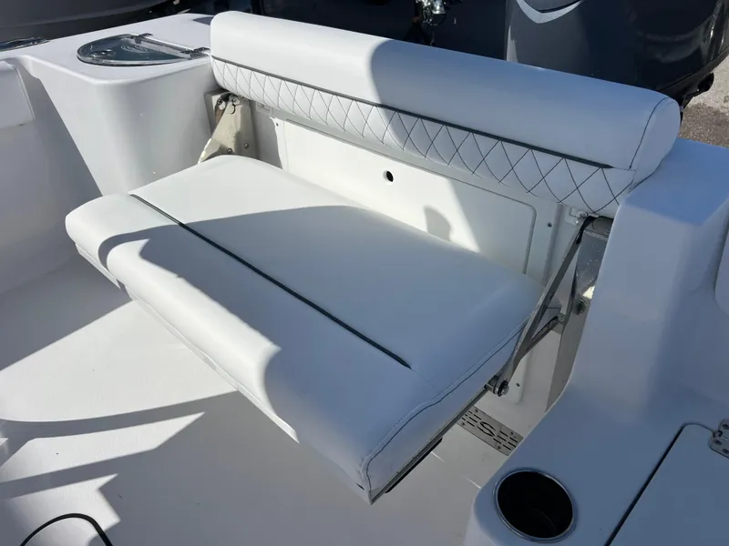 Slide: The Image of 2024 Sportsman Open 212 Center Console boat seat with white upholstery and cup holder. - 15