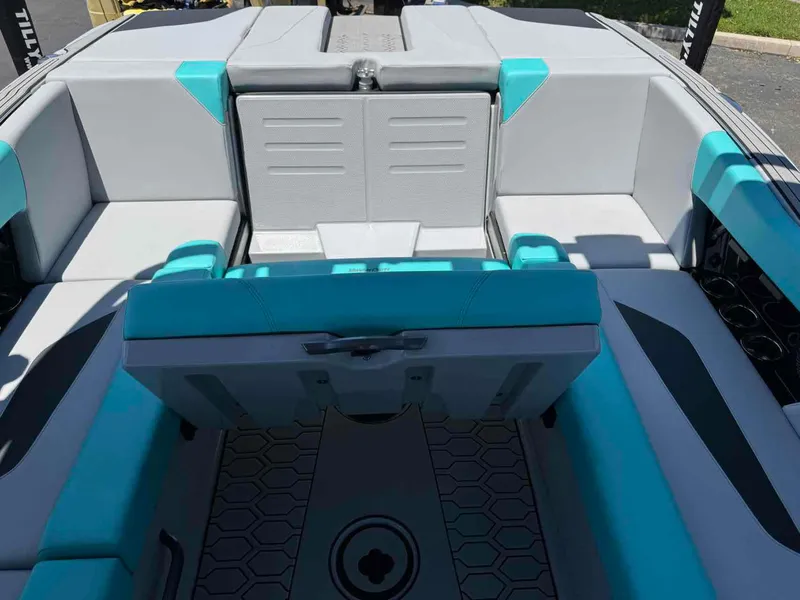 Slide: The Image of MasterCraft NXT22 2025 - 15
