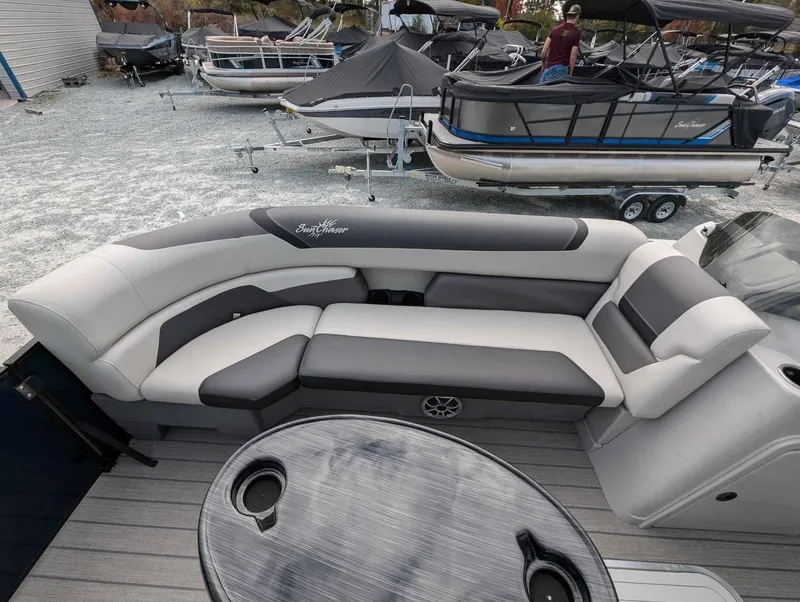 Slide: The Image of SunChaser Geneva Sport 25 SB DH 2025 - 11