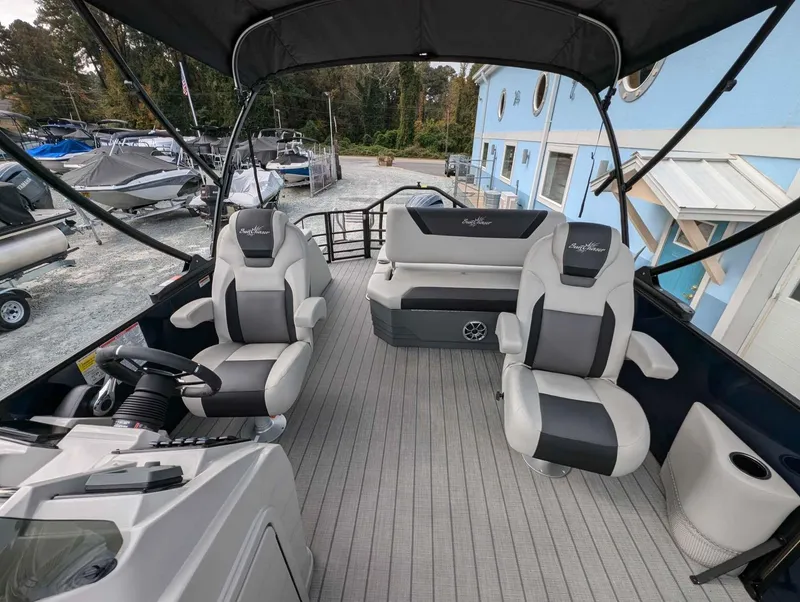 Slide: The Image of SunChaser Geneva Sport 25 SB DH 2025 - 14