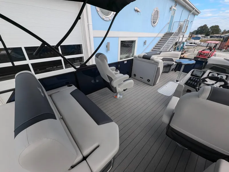 Slide: The Image of SunChaser Geneva Sport 25 SB DH 2025 - 15