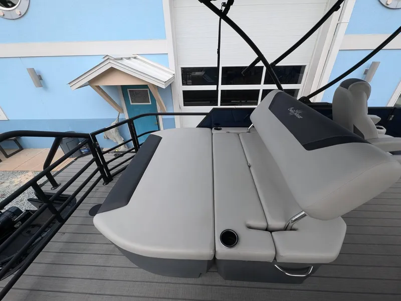 Slide: The Image of SunChaser Geneva Sport 25 SB DH 2025 - 16