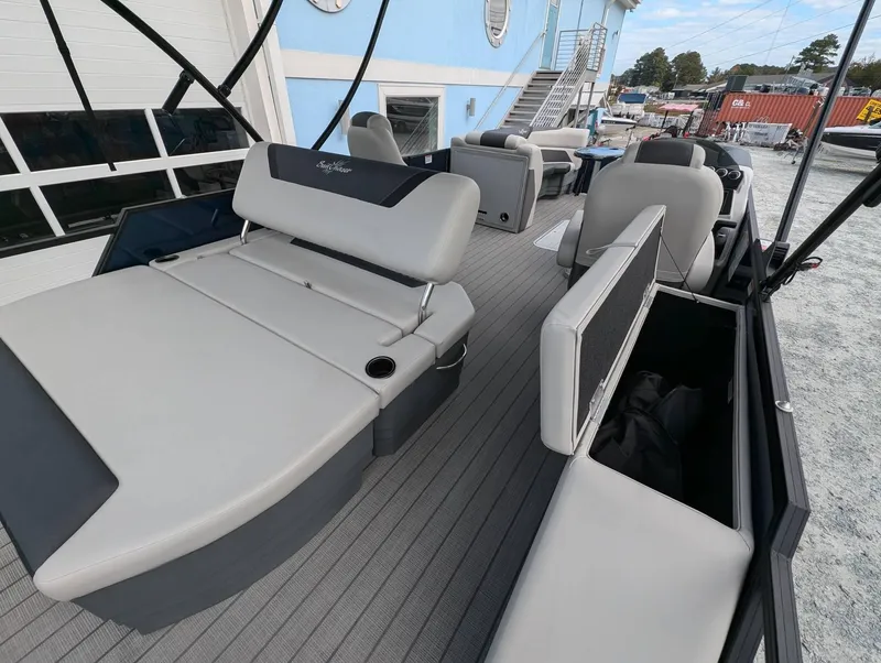 Slide: The Image of SunChaser Geneva Sport 25 SB DH 2025 - 18