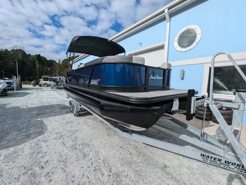 Slide: The Image of SunChaser Geneva Sport 25 SB DH 2025 - 4