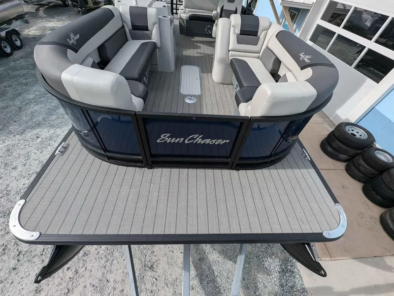 Slide: The Image of SunChaser Geneva Sport 25 SB DH 2025 - 6