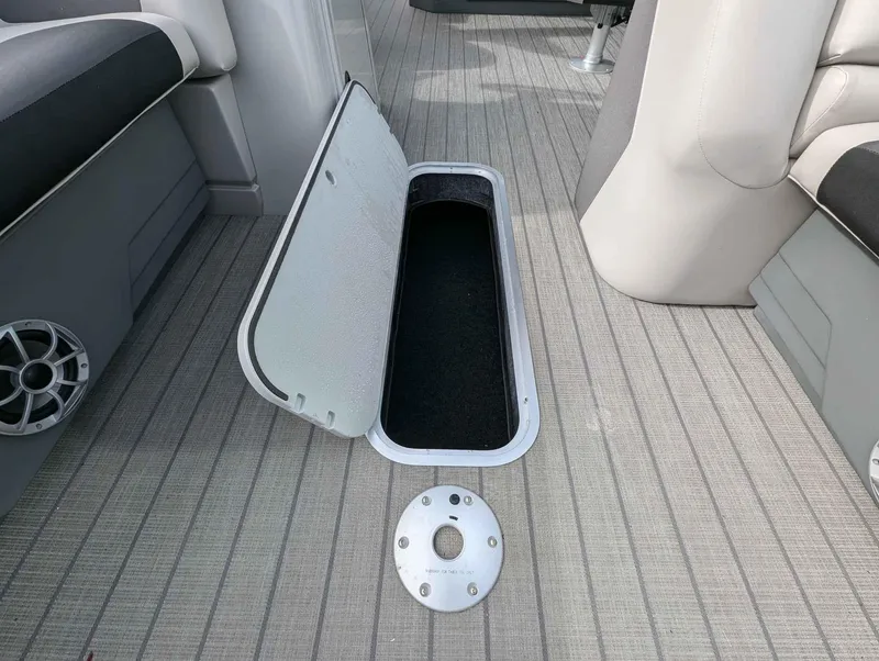 Slide: The Image of SunChaser Geneva Sport 25 SB DH 2025 - 8