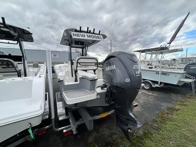 Slide: The Image of Parker Marine 2200 Center Console 2025 - 4