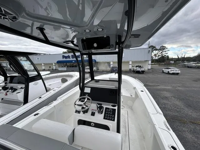 Slide: The Image of Parker Marine 2200 Center Console 2025 - 5
