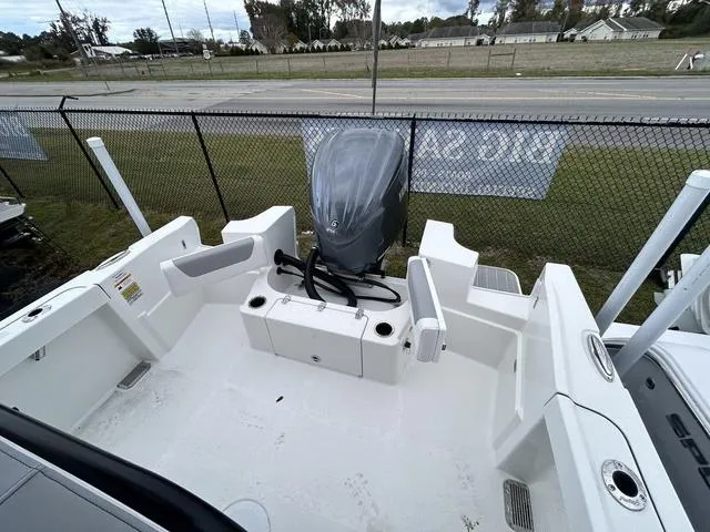 Slide: The Image of Parker Marine 2200 Center Console 2025 - 8