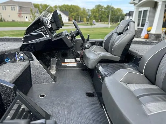 Slide: The Image of 2023 Ranger Z520R boat interior with modern dashboard and comfortable seating. - 6