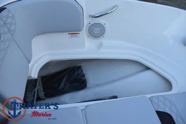 Slide: The Image of Bayliner M17 2025 - 10