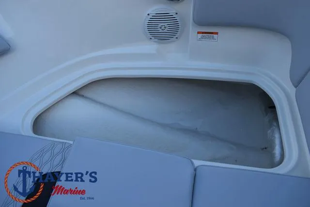 Slide: The Image of Bayliner M17 2025 - 11