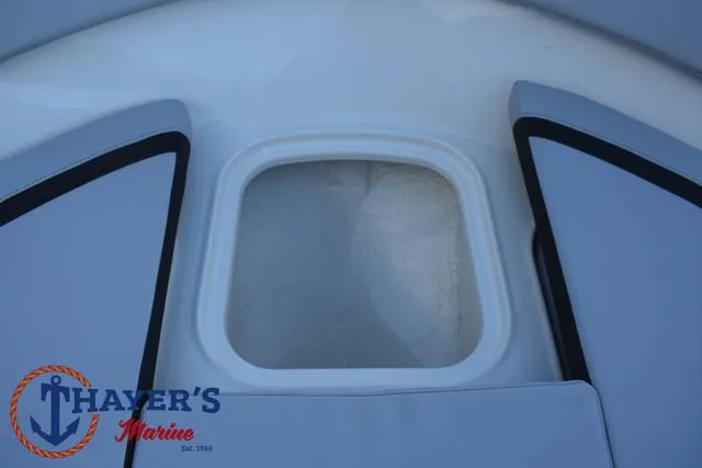 Slide: The Image of Bayliner M17 2025 - 12