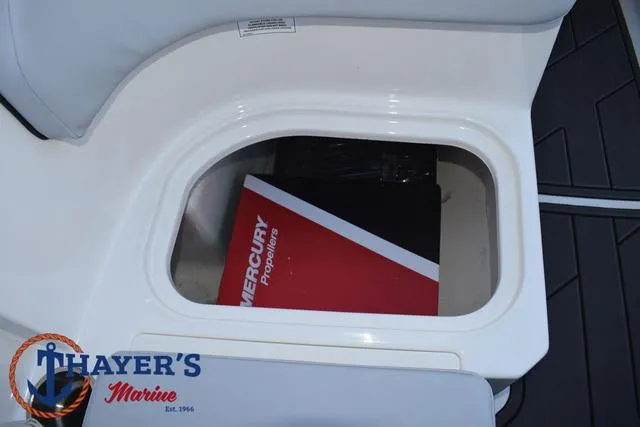 Slide: The Image of Bayliner M17 2025 - 21