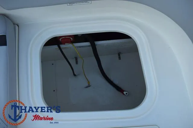 Slide: The Image of Bayliner M17 2025 - 22