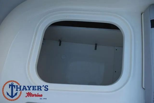 Slide: The Image of Bayliner M17 2025 - 23