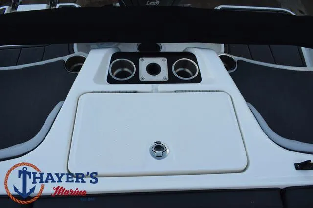 Slide: The Image of Bayliner M17 2025 - 26