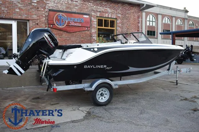 Slide: The Image of Bayliner M17 2025 - 3
