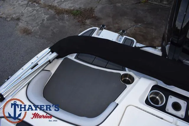 Slide: The Image of Bayliner M17 2025 - 30