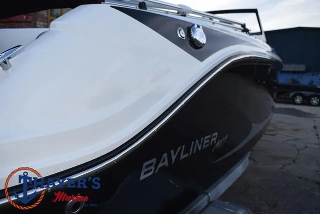 Slide: The Image of Bayliner M17 2025 - 35