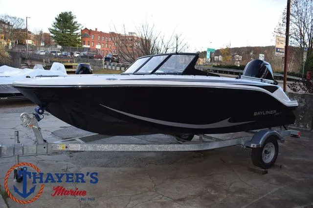 Slide: The Image of Bayliner M17 2025 - 5