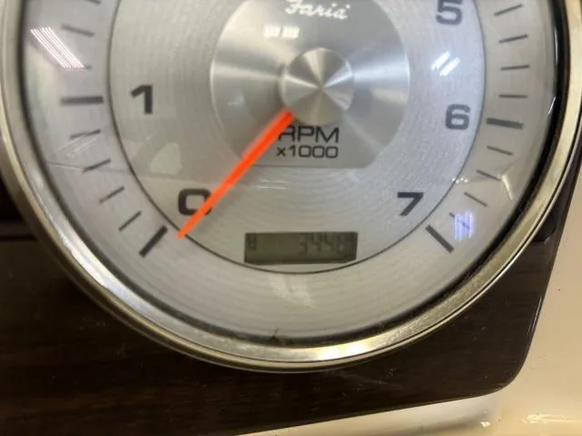 Slide: The Image of Close-up of a 2013 Harris ROYAL 250 RPM gauge displaying 345 hours. - 18