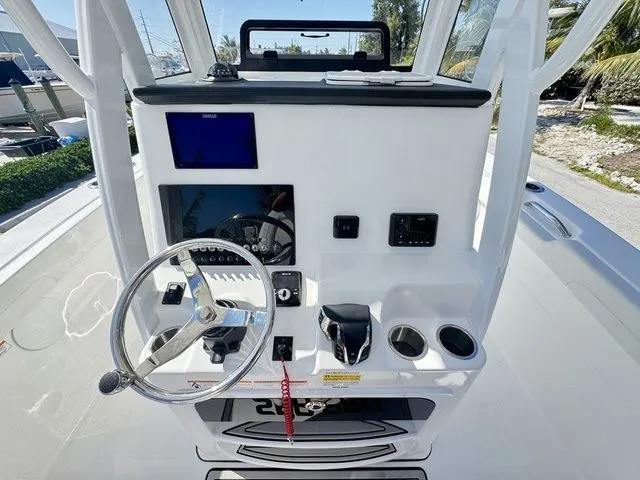 Slide: The Image of Sea Pro 242 Sport CC 242CC Center Console 242Sport 2025 - 10